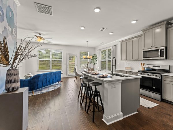 LaRuche-McKinleyHomes-Obies-6720CedarGlen03-1-scaled